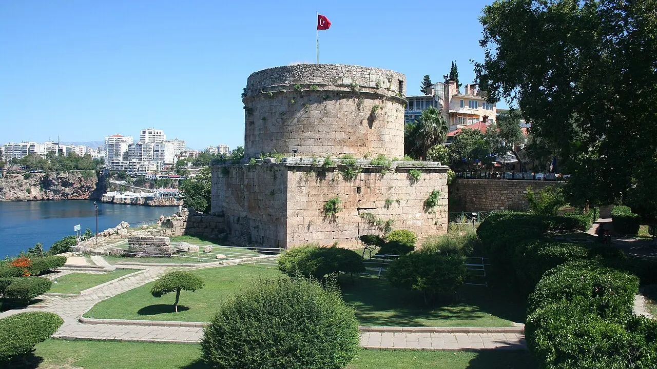 Antalya Muratpaşa'da Hıdırlık Kulesi